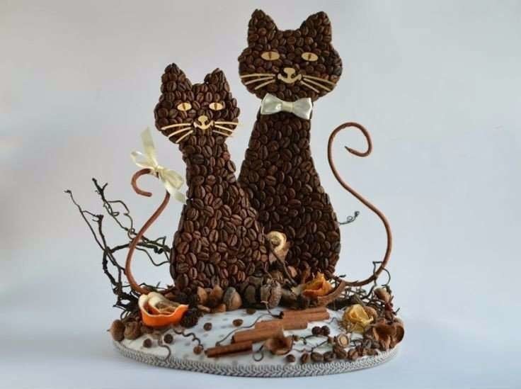Кошки из кофейных зерен