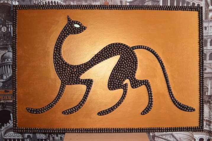 Кошка из кофейных зерен