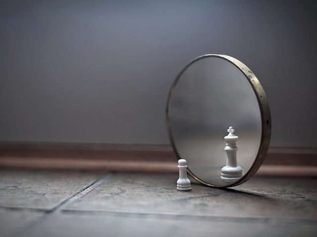 Что будет, если отсканировать зеркало: предполагаемые версии и результаты экспериментов