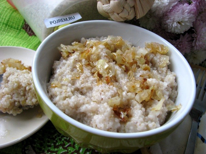 Ячневая каша с луком