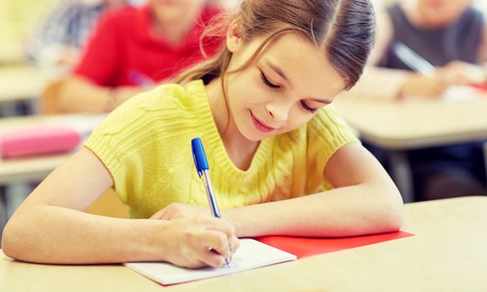 Игра в придумываниие оригинальных слов обязательно понравится 8-летнему ребенку