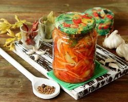 Что приготовить на зиму из овощей? Самые вкусные заготовки, закуски на зиму  из баклажанов, кабачков, сладкого и горького перца, с чесноком и алычой, куриным филе, фасолью и грибами, маринованные огурцы, томаты по-корейски, салат «Солнечный»: рецепты