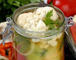 Цветная капуста по-корейски: классический рецепт, с морковью, со сладким перцем, в томатной заправке, с шампиньонами — рецепты для приготовления в домашних условиях