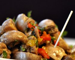 Шампиньоны по-корейски: классический рецепт, с морковью, с фасолью, с цветной капустой, в остром соусе, с луком и чесноком — вкусные рецепты для приготовления в домашних условиях