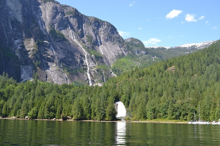 Летом водопад практически пересыхает