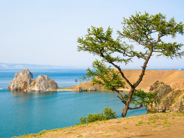 Какой залив на Байкале самый глубокий?