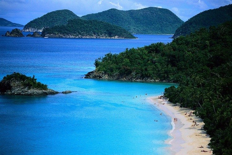 Филиппинское море ограничено островами