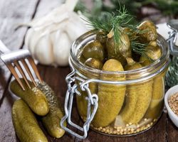 7 рецептов самых вкусных огурцов с горчицей на зиму: классический рецепт, без стерилизации, с луком и без уксуса, с болгарским перцем, морковью и зеленью, острым перцем, холодным способом без уксуса.  Подготовительные этап перед консервированием огурцов: советы