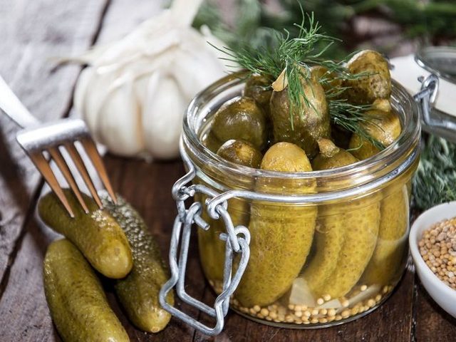 7 рецептов самых вкусных огурцов с горчицей на зиму: классический рецепт, без стерилизации, с луком и без уксуса, с болгарским перцем, морковью и зеленью, острым перцем, холодным способом без уксуса.  Подготовительные этап перед консервированием огурцов: советы