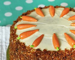 Торт морковный: самый вкусный и простой пошаговый рецепт. Приготовление морковного торта с заварным кремом, из сметаны, со сгущенкой, сливками в домашних условиях. Какой крем лучше подходит к морковному торту? Как украсить торты на морковном бисквите?