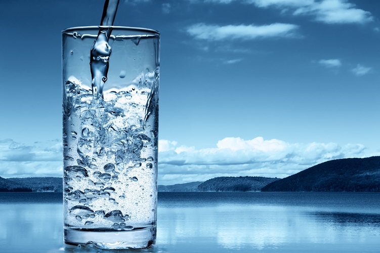 Запоры бывают от недостатка воды