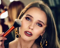Главные принципы создания красивого макияжа: с чего начать, какие инструменты нужно иметь? Как правильно наносить тональный крем, пудру, тени, жидкий лайнер, карандаш для глаз, тушь, румяна, губную помаду — фотоуроки для создания идеального макияжа дома