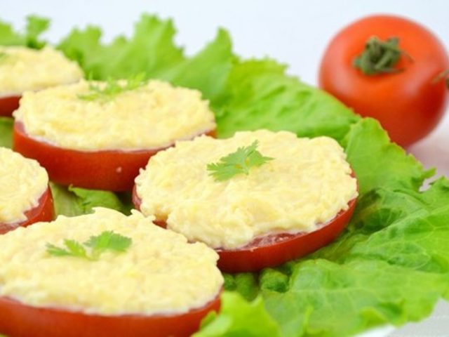Помидоры с сыром и чесноком: лучшие рецепты