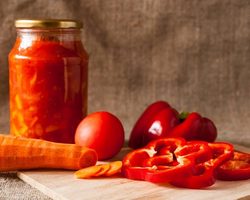 Салат из моркови и помидоров на зиму: 2 лучших пошаговых рецепта с подробными ингредиентами