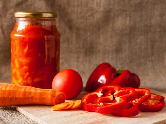 Салат из моркови и помидоров на зиму: 2 лучших пошаговых рецепта с подробными ингредиентами