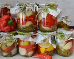 Маринованные помидоры с патиссонами, огурцами на зиму: 2 лучших пошаговых рецепта с подробными ингредиентами