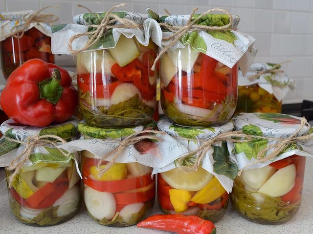 Маринованные помидоры с патиссонами, огурцами на зиму: 2 лучших пошаговых рецепта с подробными ингредиентами