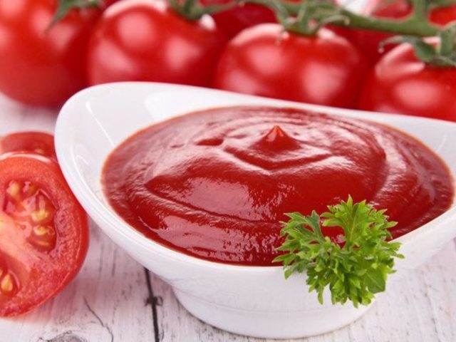 Как приготовить вкусную томатную пасту без соли, острую, с добавлением лука и уксуса в домашних условиях: лучшие рецепты