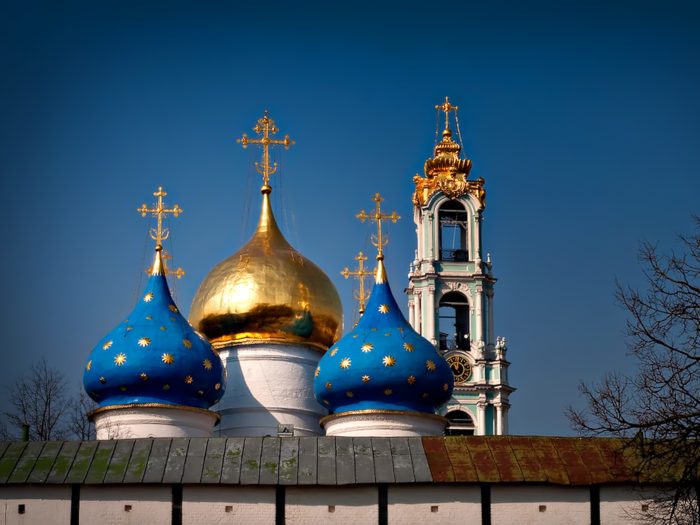 Приснившиеся церковные купола предвещают сновидцу культурный рост.