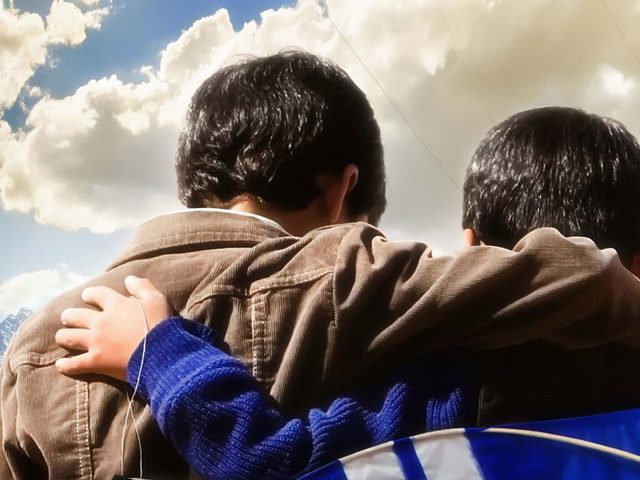 Сонник – видеть во сне друга: значение сна. К чему снится побить, прогнать друга, пить, помириться, танцевать, целоваться, заниматься сексом, пожениться, ссориться, драться с другом детства, парня, мужа: толкование сна