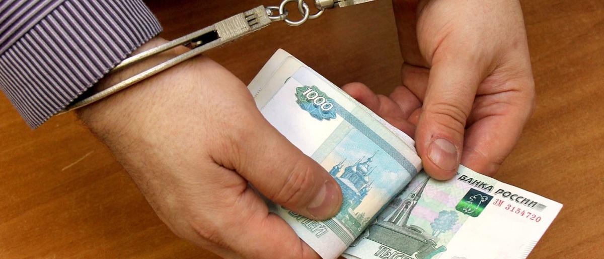 Кража денег во сне предупреждает о надвигающихся неприятностях.