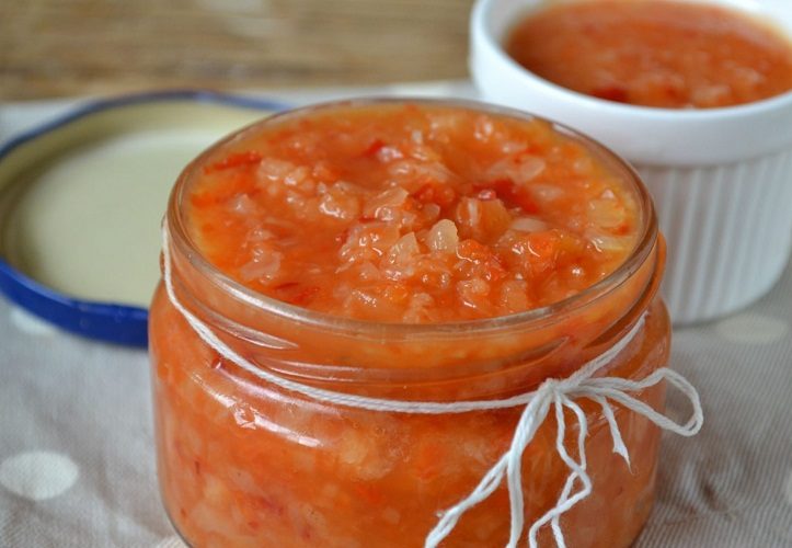 Аджика с яблоками