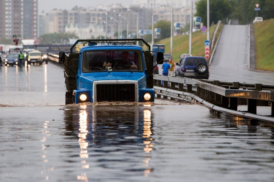 Потоп на улицах города во сне.
