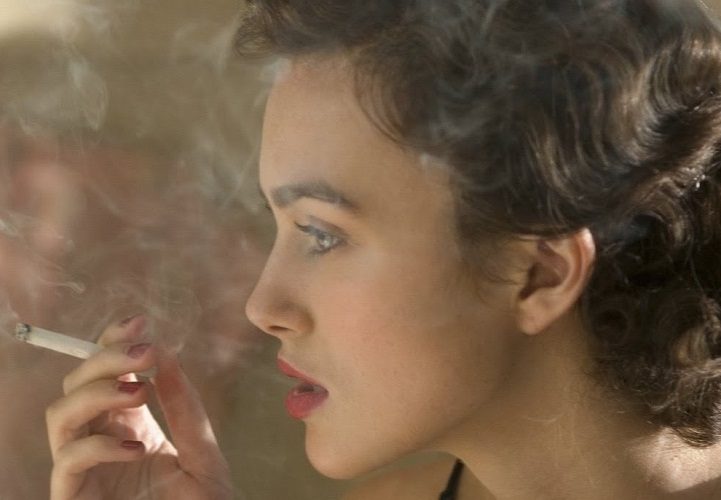 Одна из самых желанных актрис также имеет пагубную привычку