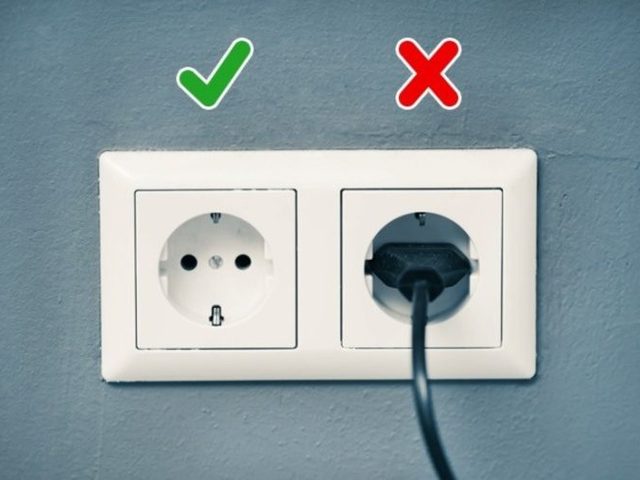Можно ли оставлять зарядку в розетке?