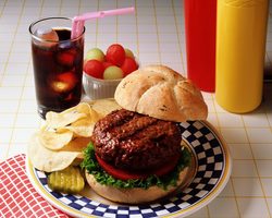 10 продуктов, которые вреднее сахара: рейтинг