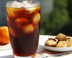 Холодный кофе: рецепт — какие бывают варианты приготовления напитка? Холодный кофе: классический рецепт. Как приготовить холодный кофе: фраппе, глясе, по-тайски, по-английски, с Амаретто и замороженный эспрессо?
