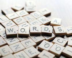 Практически и фактически: ставится ли запятая в предложении?
