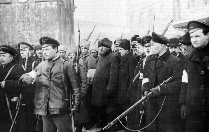 Хаос и безвластие развивалось