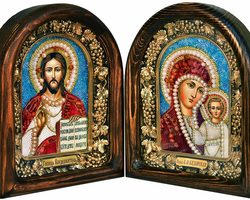 Сонник – видеть во сне икону: значение сна. К чему снится мыть, дарить, рисовать, видеть, держать, целовать, молиться перед иконой Казанской Божьей Матери, Богородицы, Николая Чудотворца, Матроны, Иисуса Христа: толкование сна