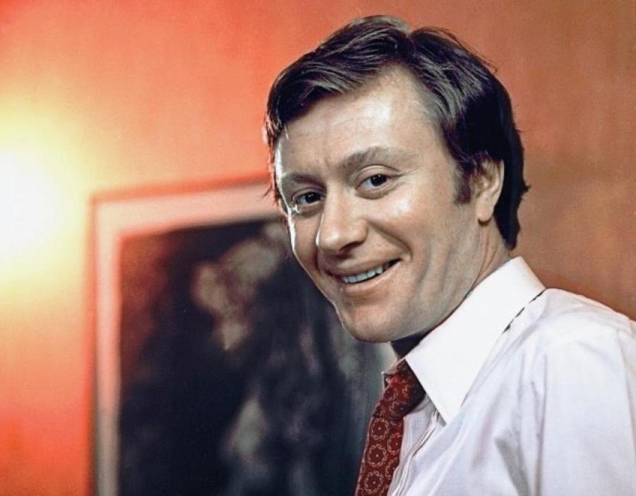 Еще один артистичный представитель фамилии - актер андрей миронов