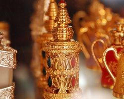 Известные, популярные женские арабские масляные духи: названия, бренды. Лучшие женские модные, фирменные масляные арабские ароматы, туалетная вода, марки духов: список.