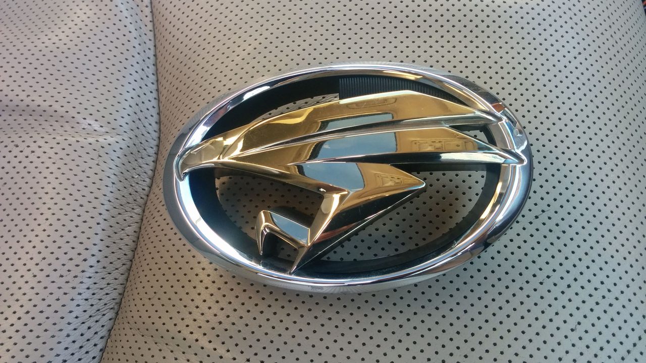 Эмблема toyota harrier