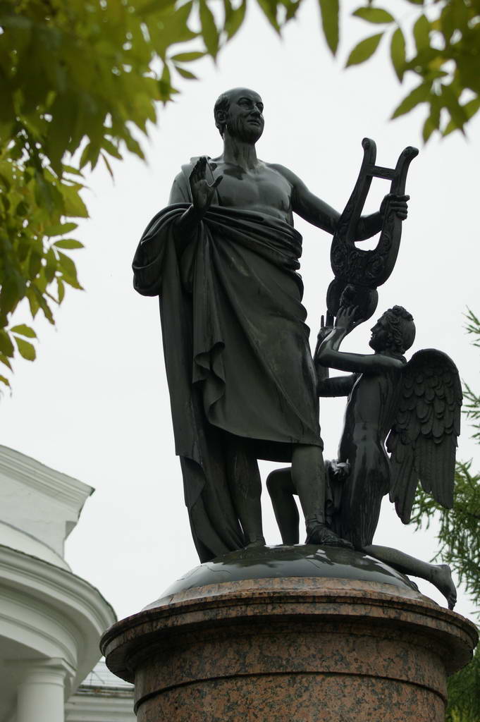 Памятник ломоносову в городе архангельск