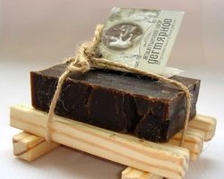 Какое мыло от папиллом лучше: дегтярное или хозяйственное? Дегтярное и хозяйственное мыло: одно и то же? Чем отличается дегтярное мыло от хозяйственного?