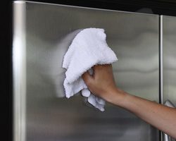 Как оттереть скотч с мебели? Способы убрать скотч с пластика, стекла, дерева. Как отмыть следы от скотча с окон, стекол, зеркал? Как удалить следы от скотча с обивки, одежды, ткани?
