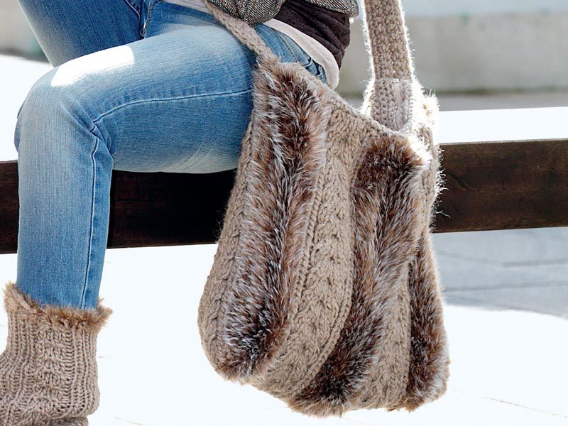 Стильная сумка вязаная на спицах