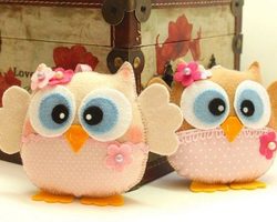 Игрушки из фетра своими руками с выкройками: лисичка, свинка Пеппа, совенок, олень, звезды, венок из фетра с пингвином, декоративные подставки на стол «Шубка Деда Мороза», пазлы, алфавит, брелок