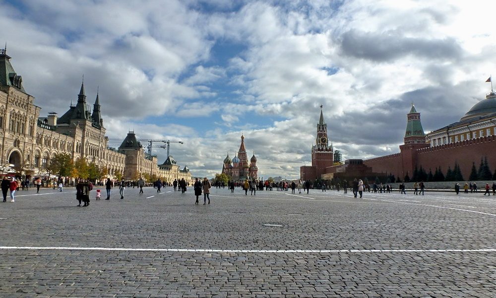 Красная площадь - место в москве, которое обязан посетить каждый турист