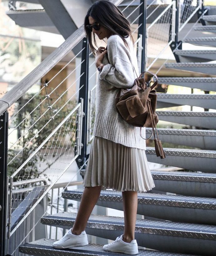 Свитер оверсайз с юбкой