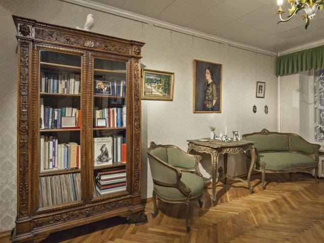 Музеи-квартиры Москвы: названия, адрес, фото, описание. Музеи-квартиры Плучека, Васнецова, Улановой, Достоевского, Пушкина, Есенина, Немировича-Данченко, Мейерхольда, А.Н.Толстого, Рихтера