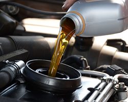 Моторное масло 5w30 и 5w40: в чем разница? Можно ли заменять масло 5w30 на 5w40. Что будет, если смешать масла?