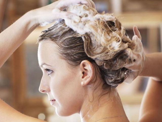 В какие дни недели можно, а в какие нельзя мыть голову: приметы