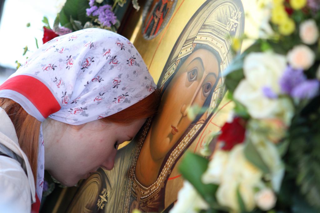 Перед образом пресвятой богородицы