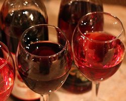 Домашнее вино из черной смородины с малиной: рецепт
