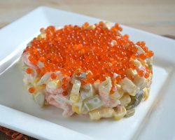 Салат с креветками и кальмарами «Нептун»: вкусный рецепт, идеи оформления,